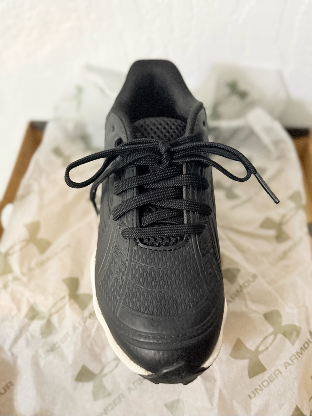 Under Armour Black and White Men's Athletic Cleats NWT - Picture 5 of 6